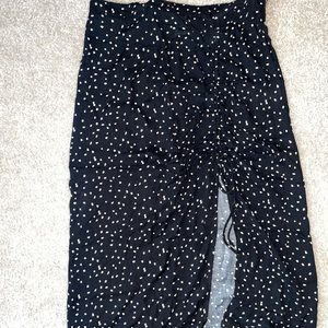 Mid length casual skirt